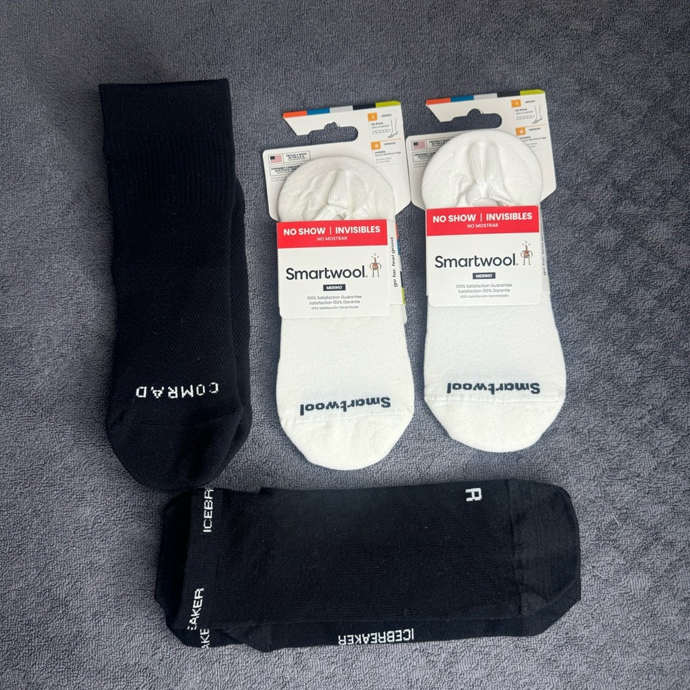 SMARTWOOL/COMRAD/ICEBREAKER SOCKS 4 PAIRS WOMEN/MEN LARGE BLACK & WHITE